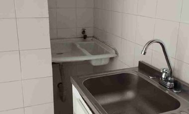 Vendo estupenda casa de  cuatro pisos con cuatro Aptos. independientes