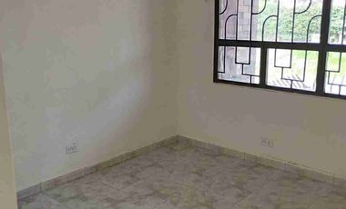Vendo estupenda casa de  cuatro pisos con cuatro Aptos. independientes