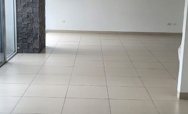 Alquilo Elegante departamento Samborondon  Área 240.metros