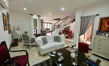 FABULOSA CASA DENTRO DE AREA CERRADA