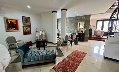 FABULOSA CASA DENTRO DE AREA CERRADA