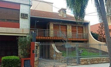 VENTA CHALET 6 AMBIENTES CON PILETA Y COCHERA RAMOS MEJIA