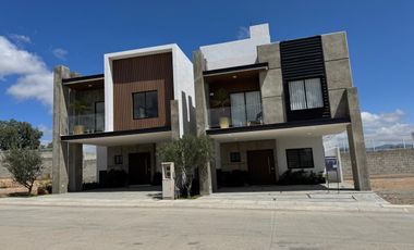CASA RESIDENCIAL MINIMALISTA CON EQUIPAMIENTO EN PACHUCA A 5 MINUTOS DE ZONA PLATEADA