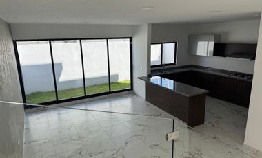 CASA RESIDENCIAL MINIMALISTA CON EQUIPAMIENTO EN PACHUCA A 5 MINUTOS DE ZONA PLATEADA