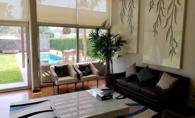 En ALQUILER, moderna casa con Piscina y finos acabados 🏡💙