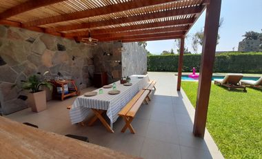 En ALQUILER, moderna casa con Piscina y finos acabados 🏡💙