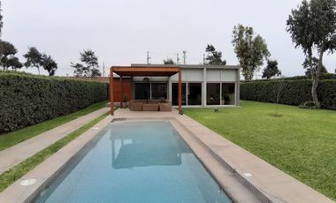 En ALQUILER, moderna casa con Piscina y finos acabados 🏡💙