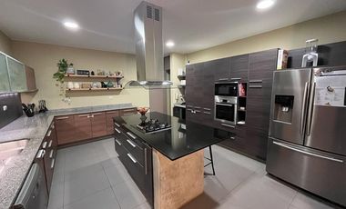 En ALQUILER, moderna casa con Piscina y finos acabados 🏡💙