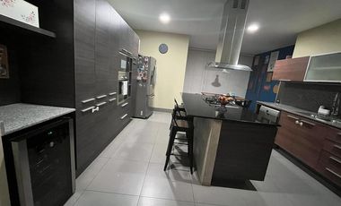 En ALQUILER, moderna casa con Piscina y finos acabados 🏡💙