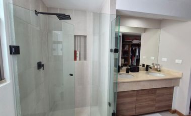 Condominio de Lujo tipo Lock-off, 4 Recámaras, 4 Baños!