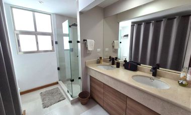 Condominio de Lujo tipo Lock-off, 4 Recámaras, 4 Baños!