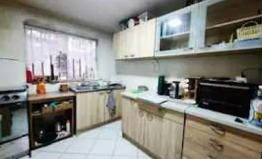 Se Vende Amplia Y Cómoda Casa Esquina De 2 Pisos