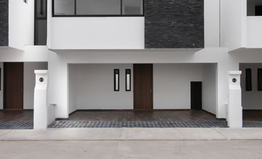 Casa en venta. Fracc. Real Campestre, Zona Country, Villahermosa.