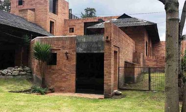 CASA EN VENTA - CUENCA - SECTOR UNIVERSIDAD DEL AZUAY
