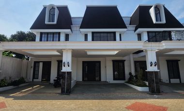 Townhouse Cantik American Classic Area Cirendeu Tangerang Selatan