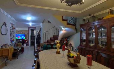 CASA EN VENTA -  CUENCA - VISTA LINDA