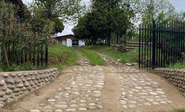Se vende terreno con casa en Carretones