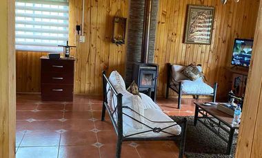 Se vende terreno con casa en Carretones