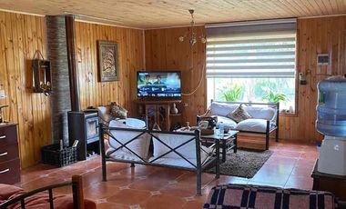 Se vende terreno con casa en Carretones