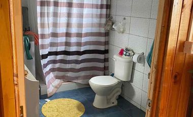 Se vende terreno con casa en Carretones