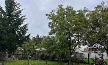 Se vende terreno con casa en Carretones