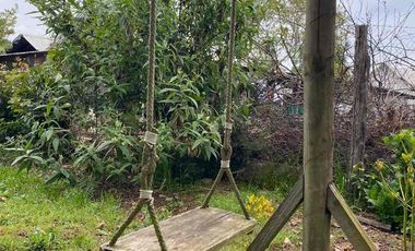 Se vende terreno con casa en Carretones