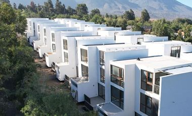 CASA TOWNHOUSE LIQUIDA BANCO EN PEÑALOLEN 275M2