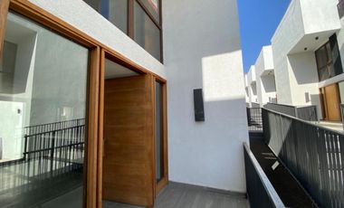 CASA TOWNHOUSE LIQUIDA BANCO EN PEÑALOLEN 275M2