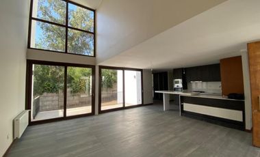 CASA TOWNHOUSE LIQUIDA BANCO EN PEÑALOLEN 275M2