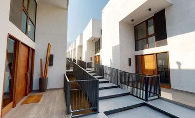 CASA TOWNHOUSE LIQUIDA BANCO EN PEÑALOLEN 275M2