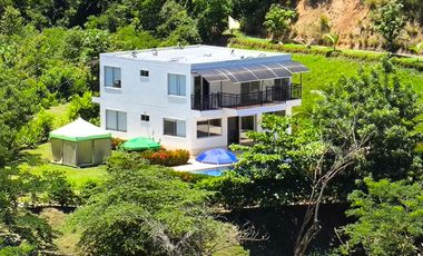 VENTA DE FINCA VACACIONAL EN EL GAITERO – SOPETRÁN, ANTIOQUIA