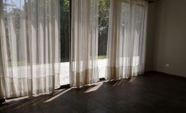 Se Arrienda Casa en Parcela Compartida en Condominio en Pirque