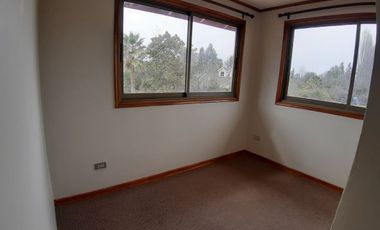 Se Arrienda Casa en Parcela Compartida en Condominio en Pirque