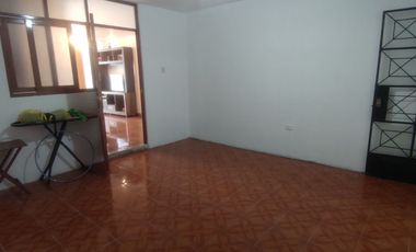 VENDO CASA DE DOS PISOS EN LA URB. EDUCADORES, PIURA