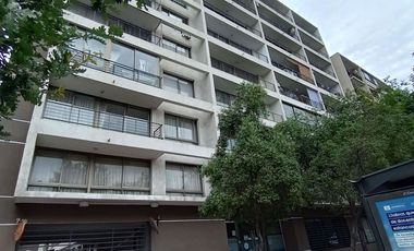 DPTO. 1 DORM / 1 BAÑO / 1 BOD. BARRIO REPÚBLICA, SANTIAGO CENTRO.-