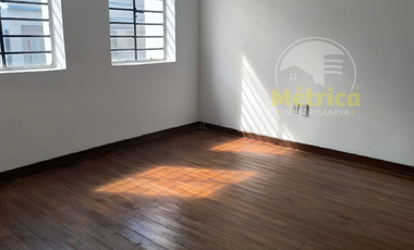 DISPONIBLE CASA COMERCIAL SECTOR LAS CUADRAS