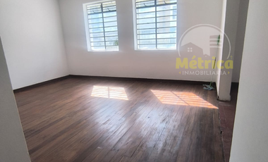 DISPONIBLE CASA COMERCIAL SECTOR LAS CUADRAS