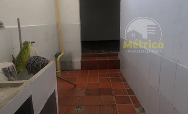 DISPONIBLE CASA COMERCIAL SECTOR LAS CUADRAS