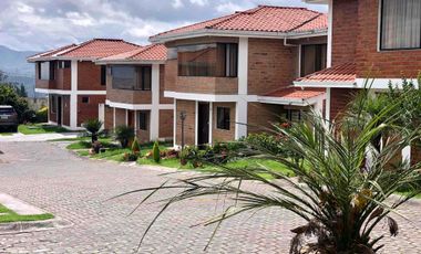 Hermosa casa en venta, sector El Retorno, conjunto cerrado con seguridad digital!