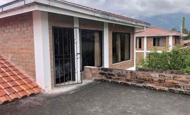 Hermosa casa en venta, sector El Retorno, conjunto cerrado con seguridad digital!