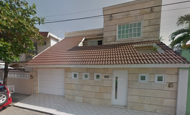 CASA EN VENTA EN EXCELENTE UBICACIÓN EN VERACRUZ !!!