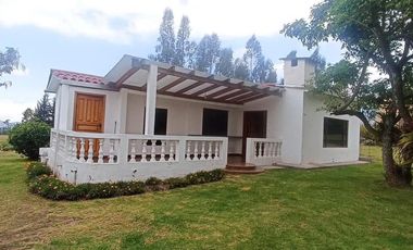Renta linda casa al ingreso de Cotacachi