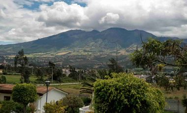 Renta linda casa al ingreso de Cotacachi