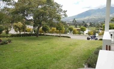 Renta linda casa al ingreso de Cotacachi