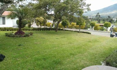 Renta linda casa al ingreso de Cotacachi