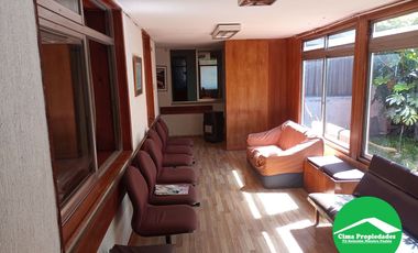 Céntrica Clínica, 2 niveles, 12 privados, 490 m2