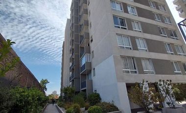 Dpto. 2 Dorm / 2 Baños / 1 Est. Calle Fernandez Albano, La Cisterna.-