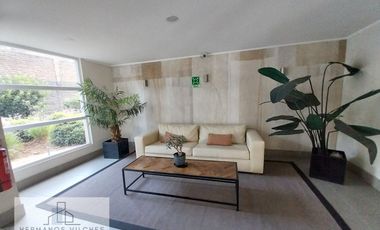 Dpto. 2 Dorm / 2 Baños / 1 Est. Calle Fernandez Albano, La Cisterna.-