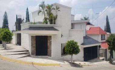 ARBIDE, AMPLIA CASA EN VENTA