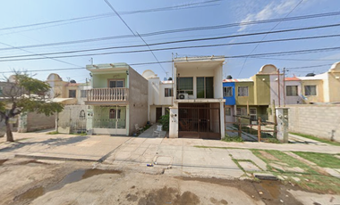 Casa en Calz del Pedregal, Fraccionamiento El Pedregal, Torreón, Coah. ¡No créditos!